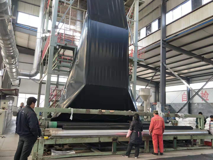 为什么油田开发中石油石化常用hdpe土工膜做防渗