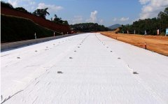 公路养护铺设土工布的好处
