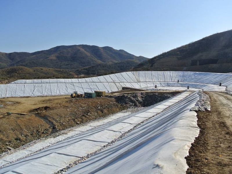 复合土工膜与水泥毯河道水渠防渗效果对比